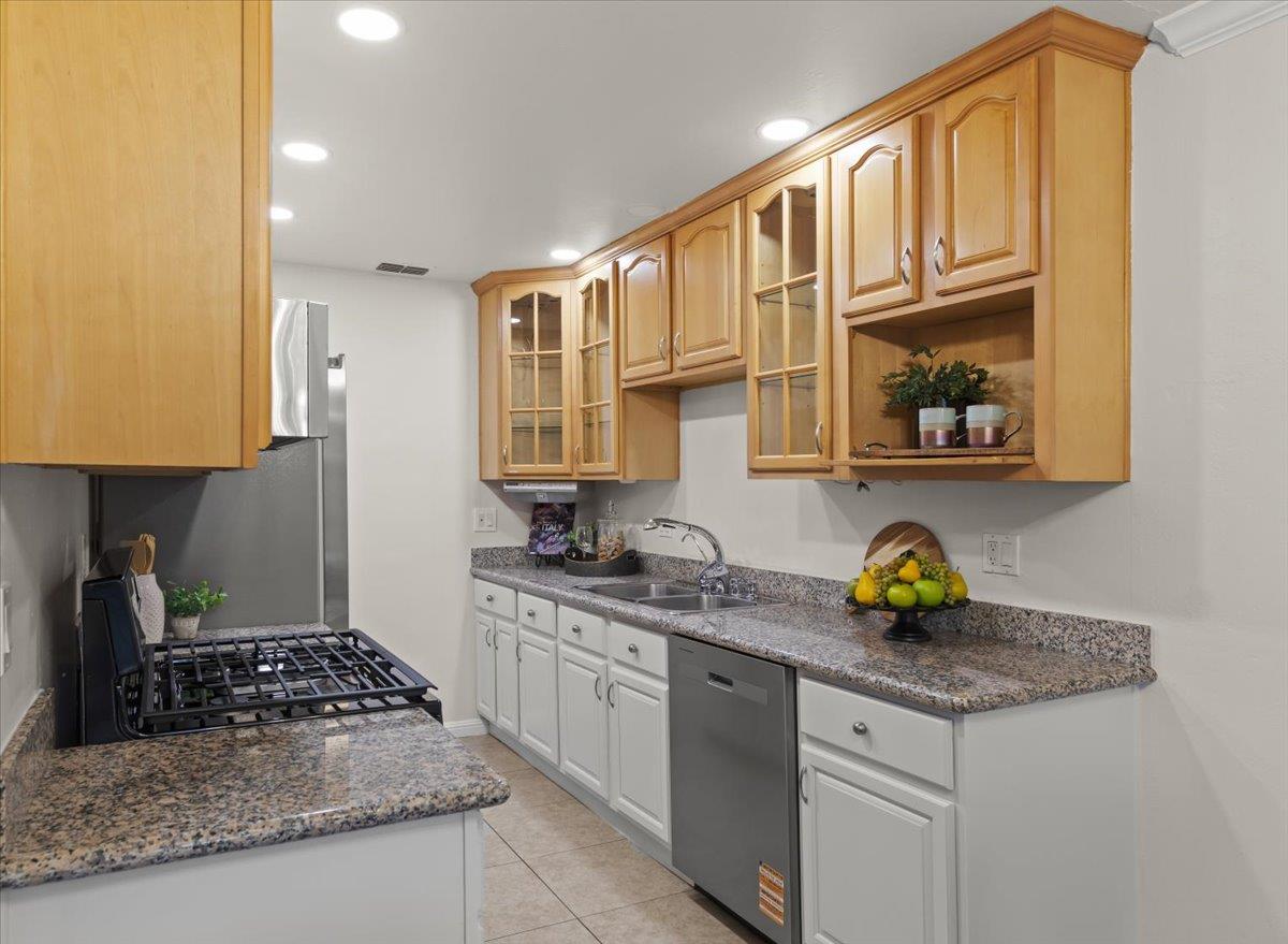 Detail Gallery Image 11 of 47 For 336 San Miguel Ct #1,  Milpitas,  CA 95035 - 3 Beds | 1 Baths
