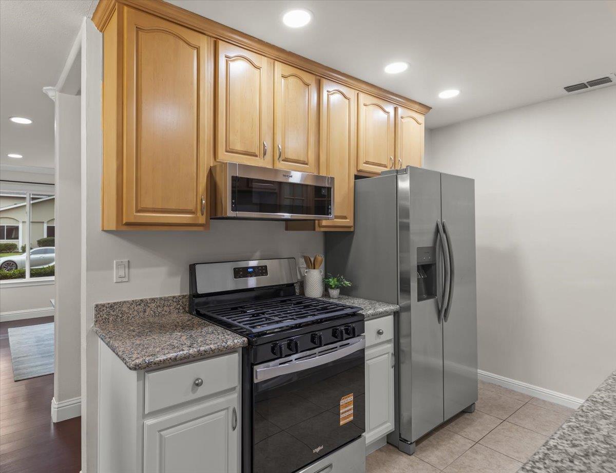Detail Gallery Image 12 of 47 For 336 San Miguel Ct #1,  Milpitas,  CA 95035 - 3 Beds | 1 Baths