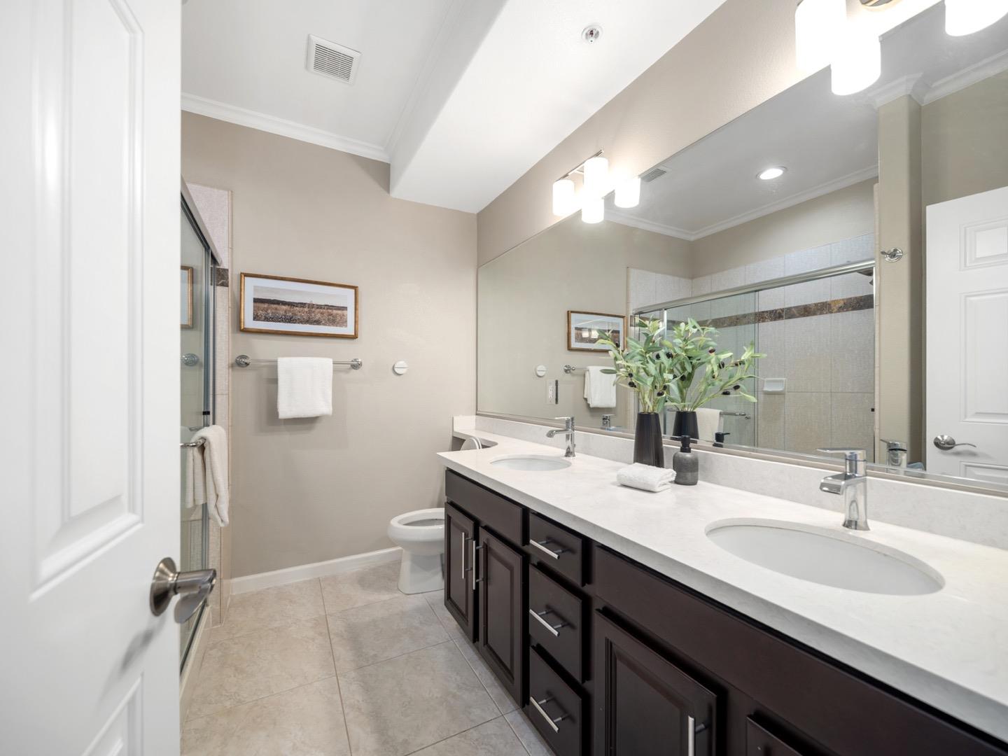Detail Gallery Image 14 of 20 For 2214 Raspberry Ln, Mountain View,  CA 94043 - 3 Beds | 2/1 Baths