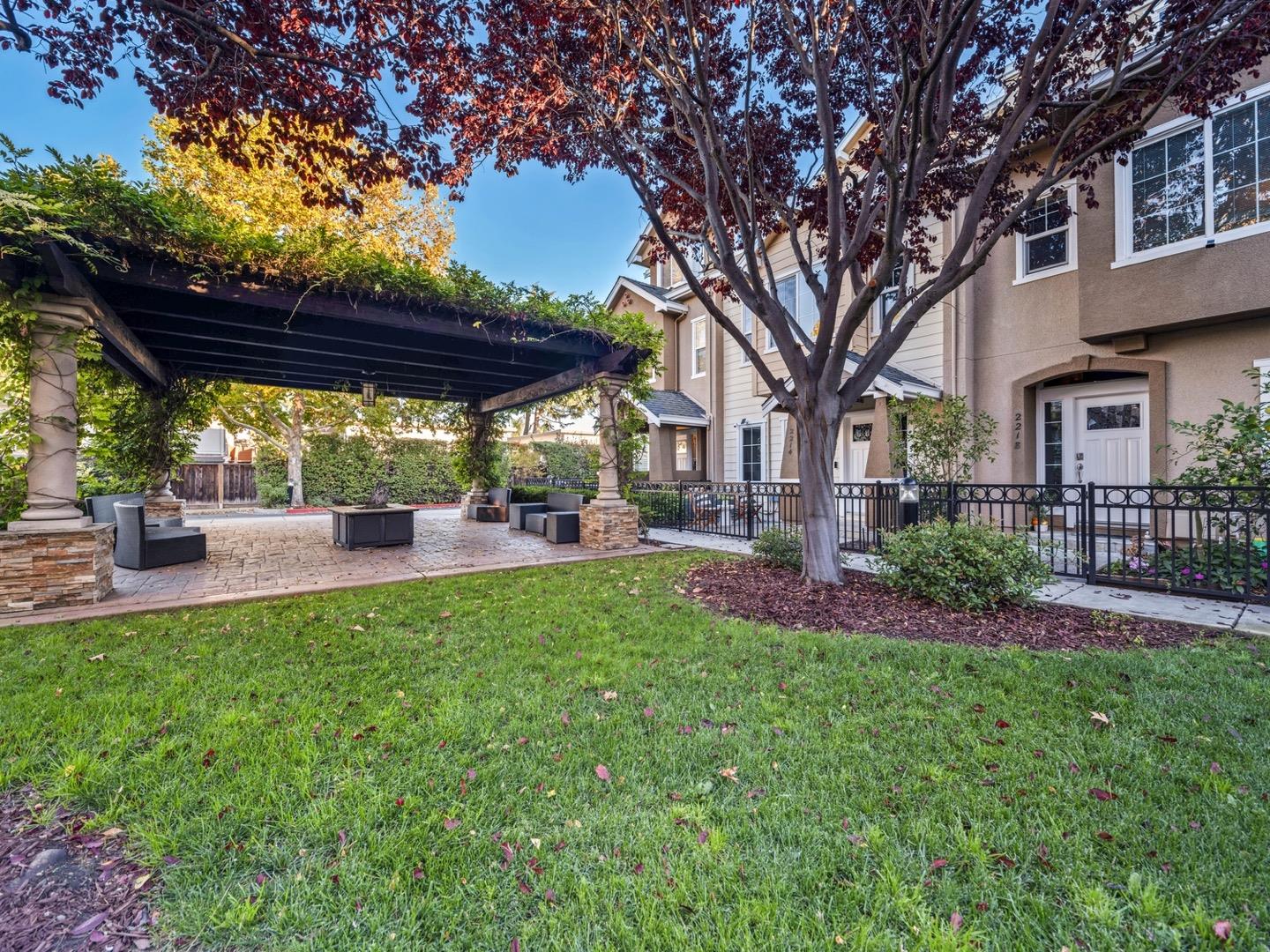 Detail Gallery Image 19 of 20 For 2214 Raspberry Ln, Mountain View,  CA 94043 - 3 Beds | 2/1 Baths