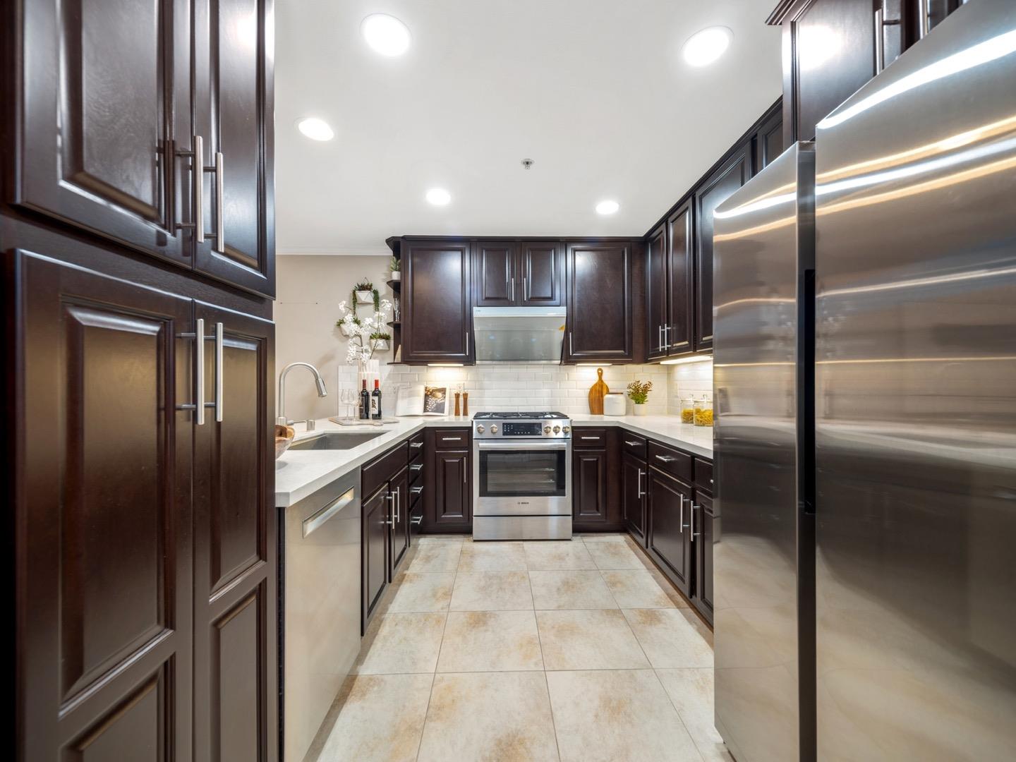 Detail Gallery Image 9 of 20 For 2214 Raspberry Ln, Mountain View,  CA 94043 - 3 Beds | 2/1 Baths