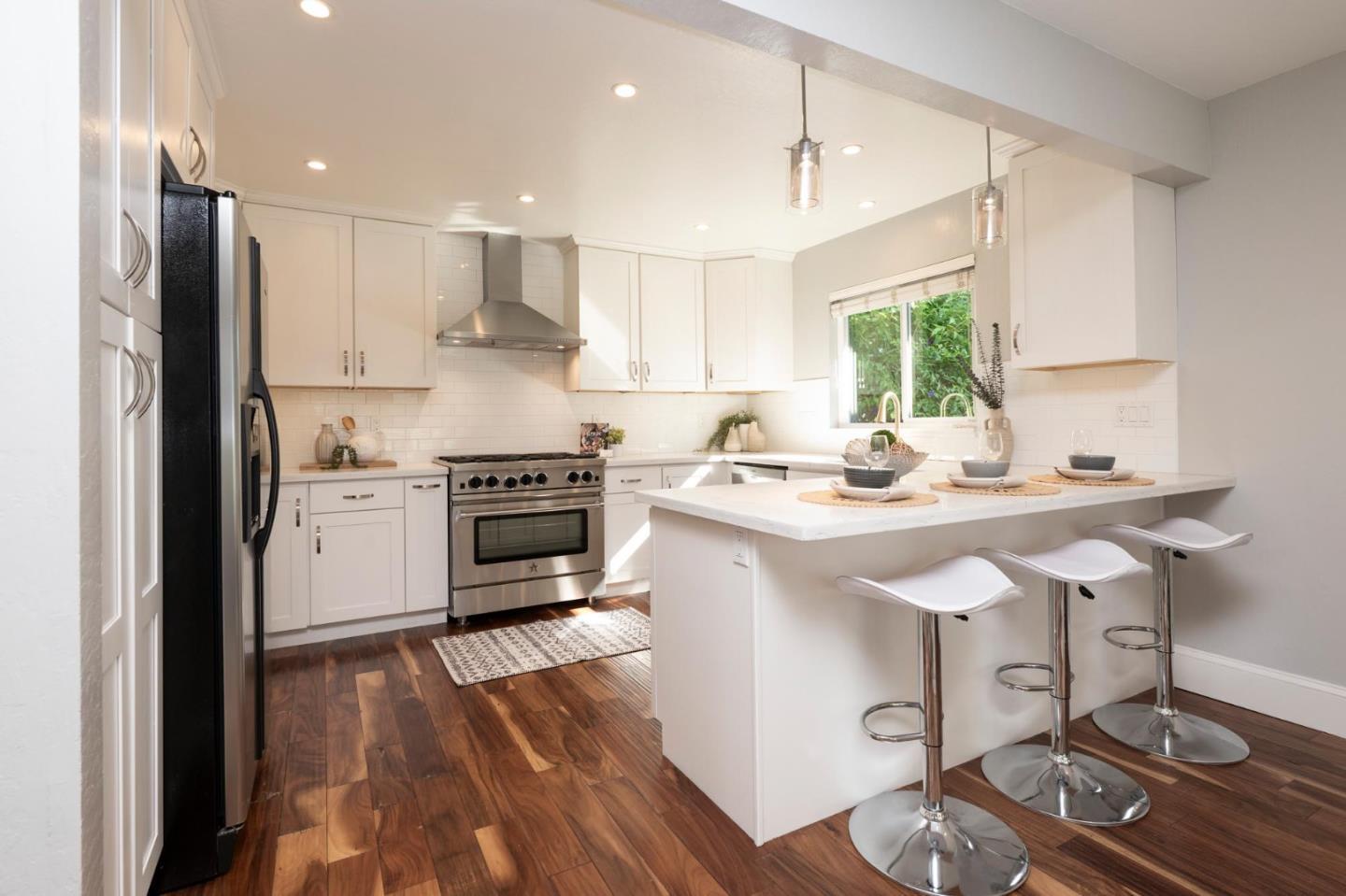 Detail Gallery Image 10 of 63 For 1035 Valota Rd, Redwood City,  CA 94061 - – Beds | – Baths