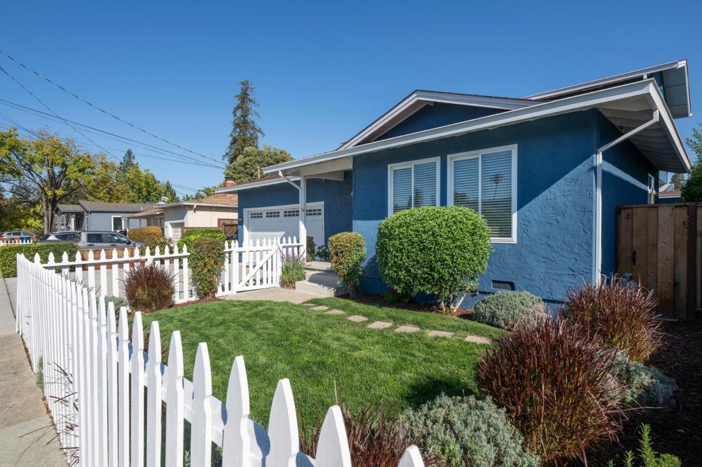 Detail Gallery Image 3 of 63 For 1035 Valota Rd, Redwood City,  CA 94061 - – Beds | – Baths