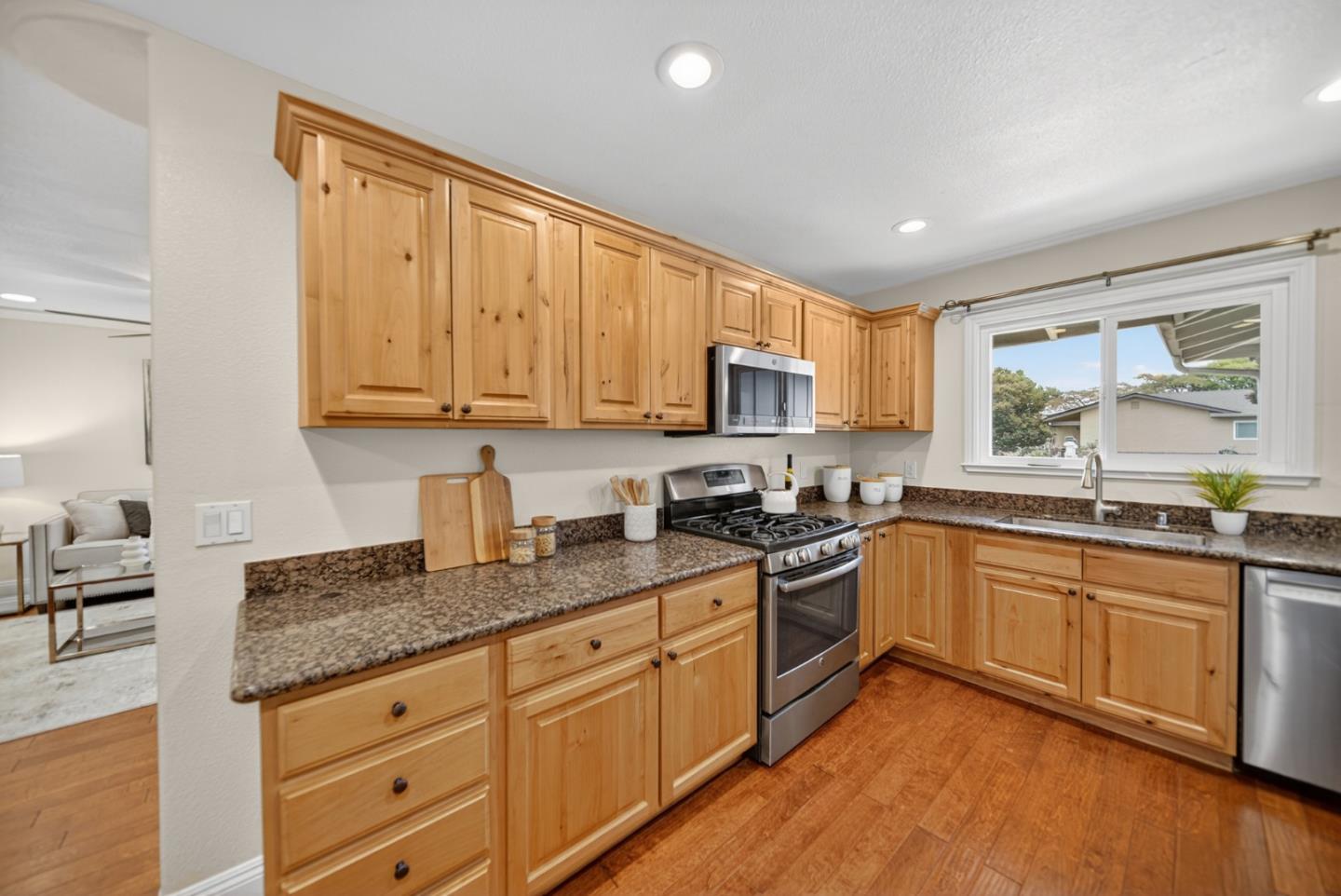 Detail Gallery Image 11 of 38 For 751 La Paloma Way, Gilroy,  CA 95020 - 3 Beds | 2 Baths