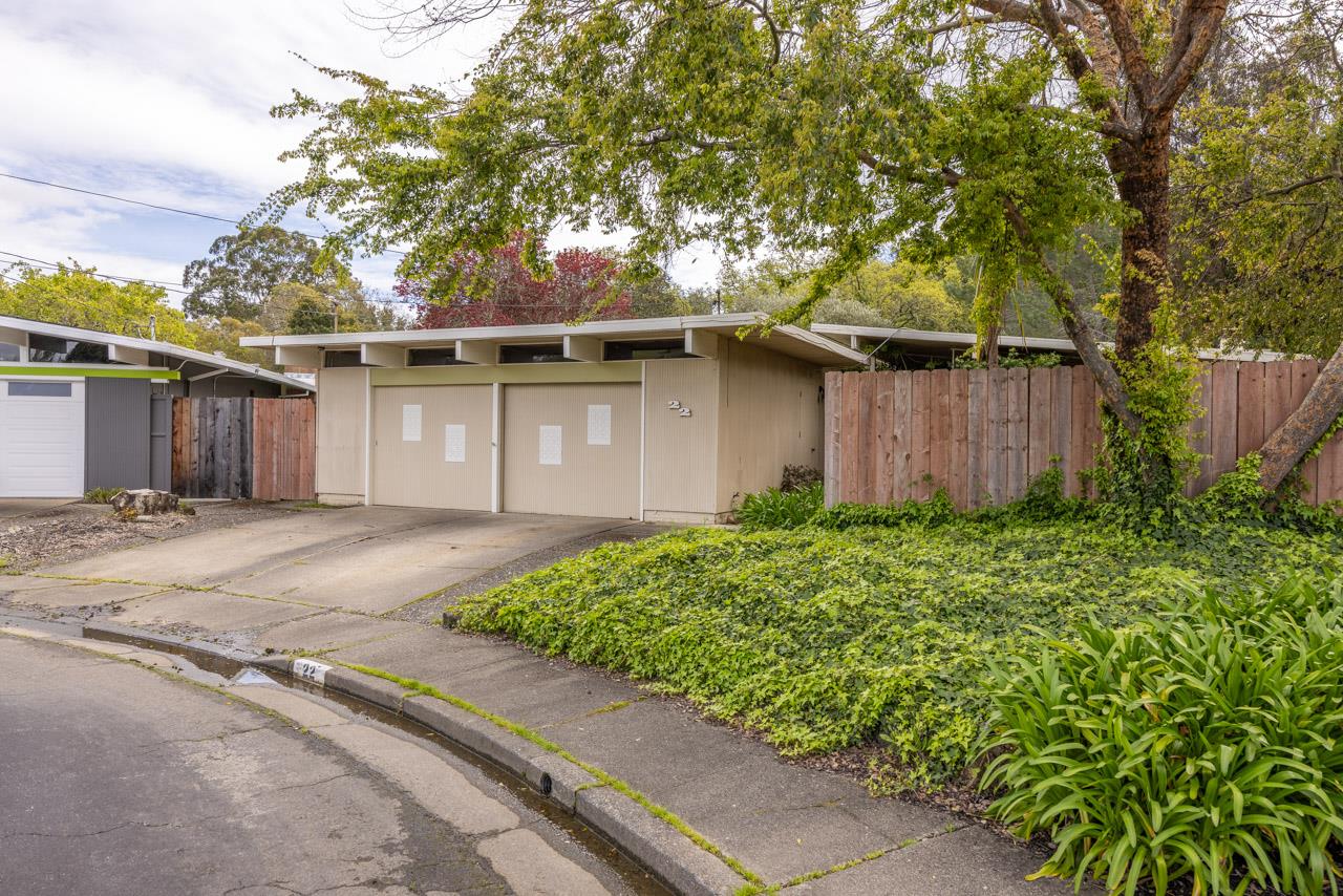 Detail Gallery Image 2 of 19 For 22 Anchorage Ct, San Rafael,  CA 94903 - 4 Beds | 2 Baths