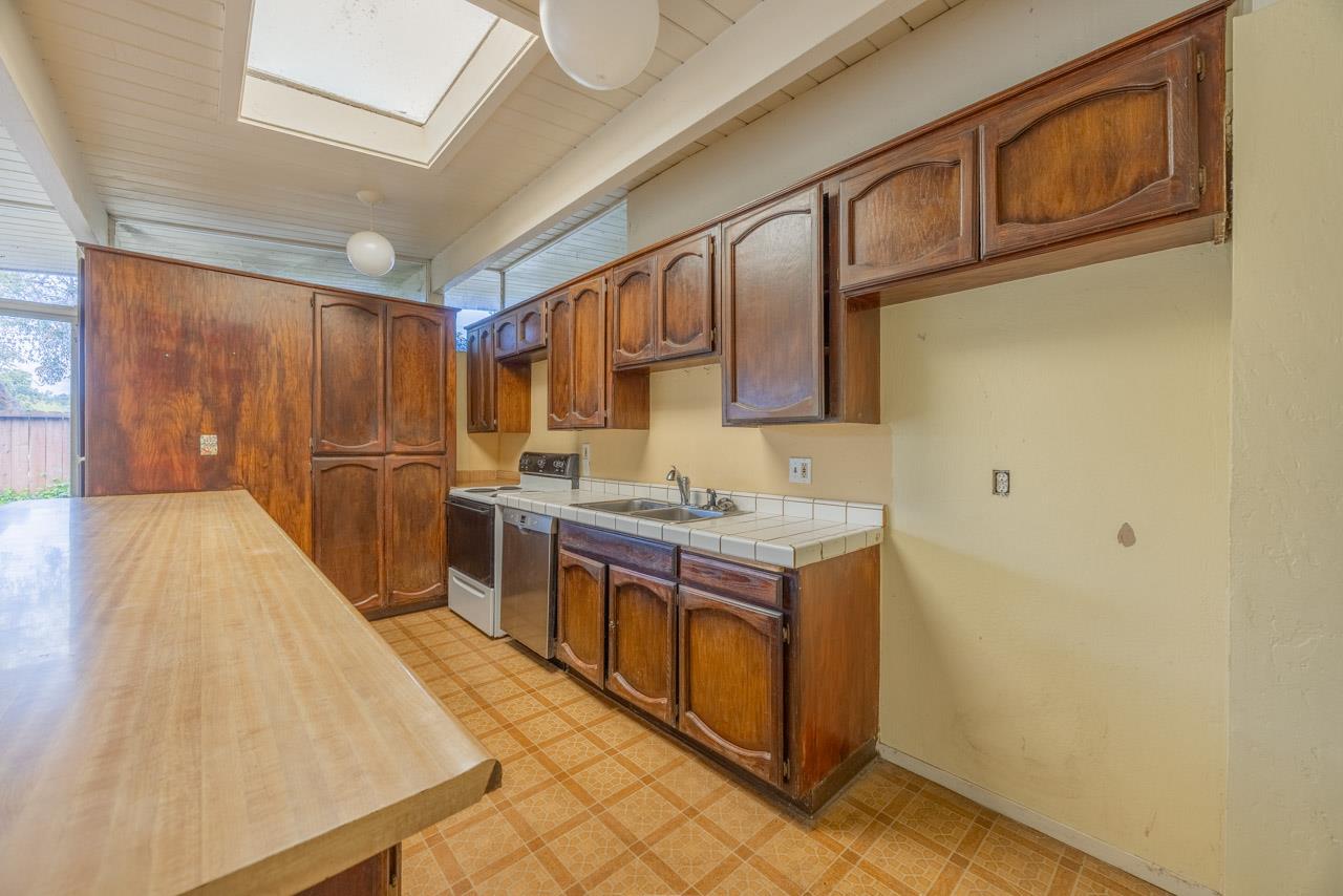 Detail Gallery Image 6 of 19 For 22 Anchorage Ct, San Rafael,  CA 94903 - 4 Beds | 2 Baths