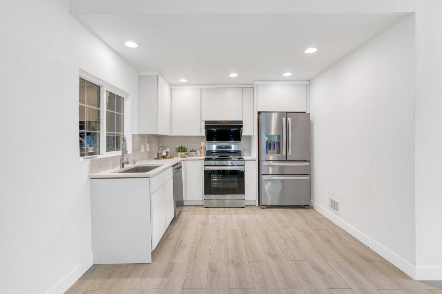 Detail Gallery Image 11 of 40 For 489 Hassinger Rd, San Jose,  CA 95111 - 5 Beds | 3 Baths