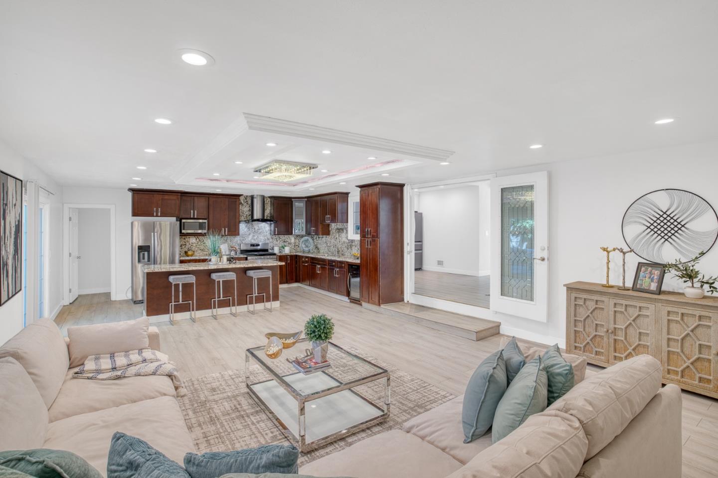 Detail Gallery Image 13 of 40 For 489 Hassinger Rd, San Jose,  CA 95111 - 5 Beds | 3 Baths