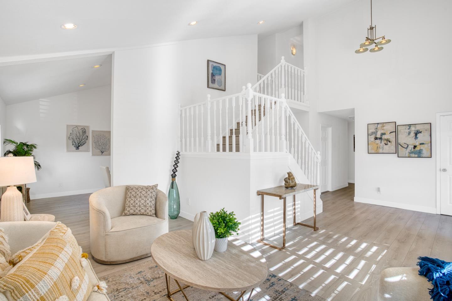 Detail Gallery Image 5 of 40 For 489 Hassinger Rd, San Jose,  CA 95111 - 5 Beds | 3 Baths