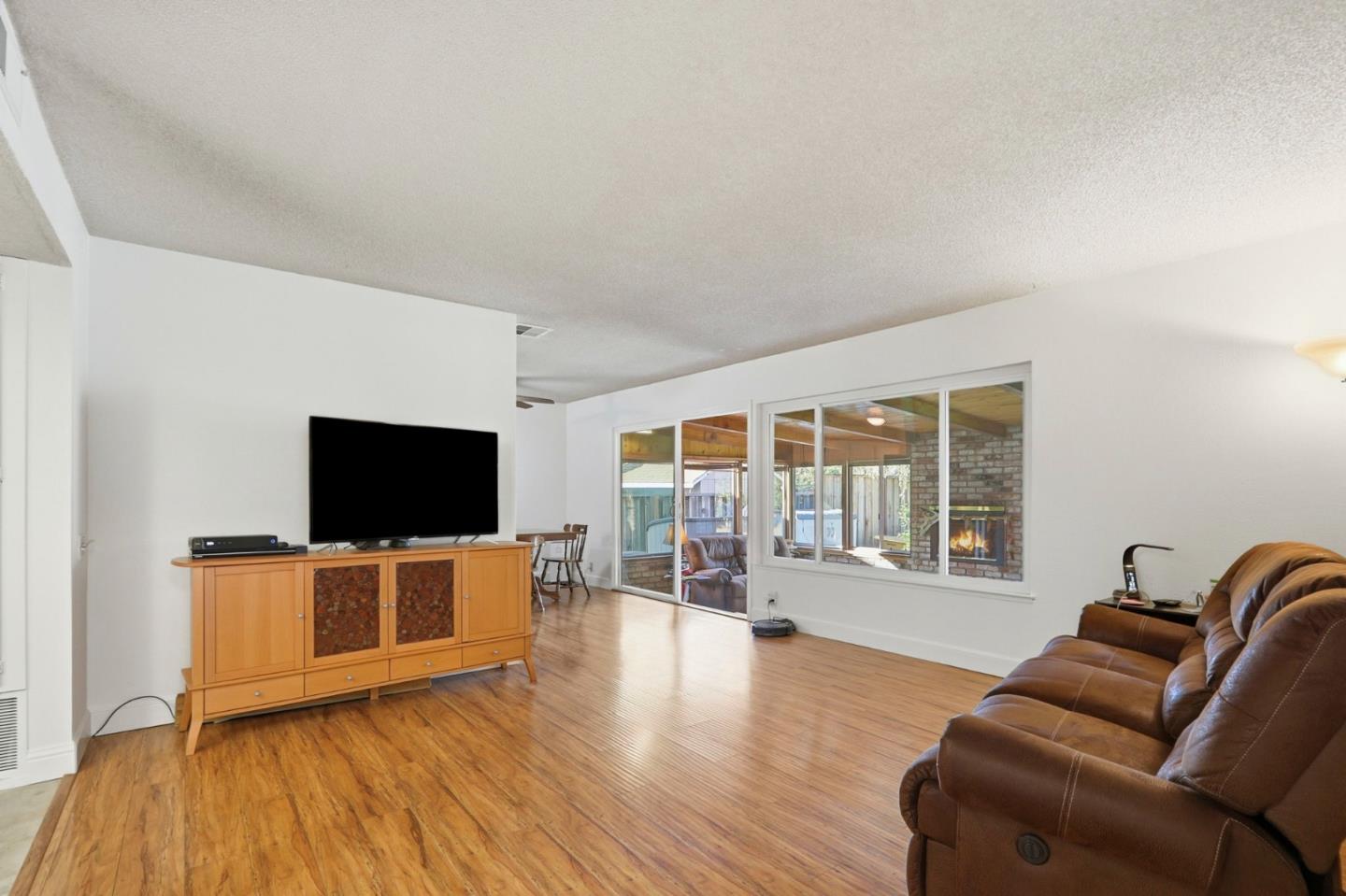 Detail Gallery Image 15 of 30 For 493 Crosslees Dr, San Jose,  CA 95111 - 5 Beds | 3/1 Baths