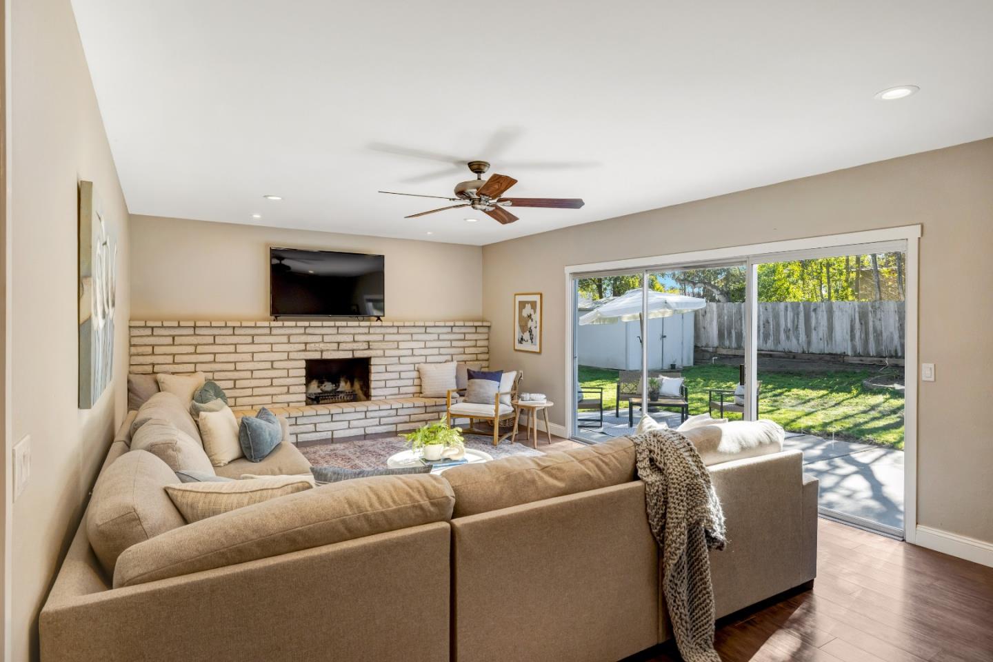 Detail Gallery Image 4 of 47 For 15410 Oak Hills Dr, Salinas,  CA 93907 - 4 Beds | 2 Baths