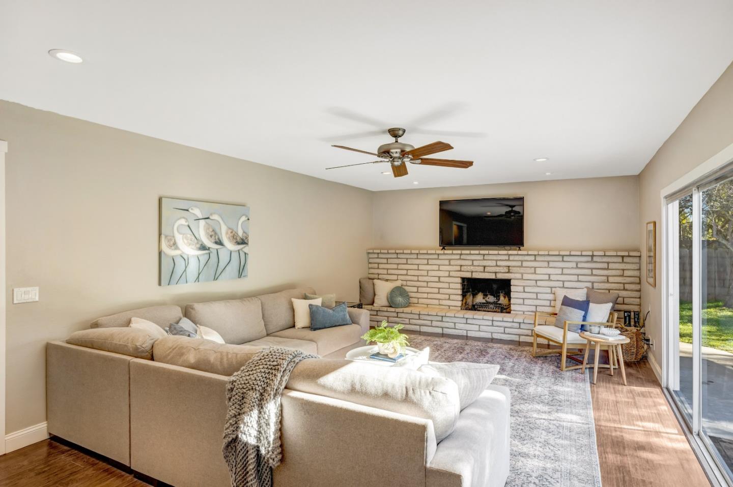 Detail Gallery Image 5 of 47 For 15410 Oak Hills Dr, Salinas,  CA 93907 - 4 Beds | 2 Baths