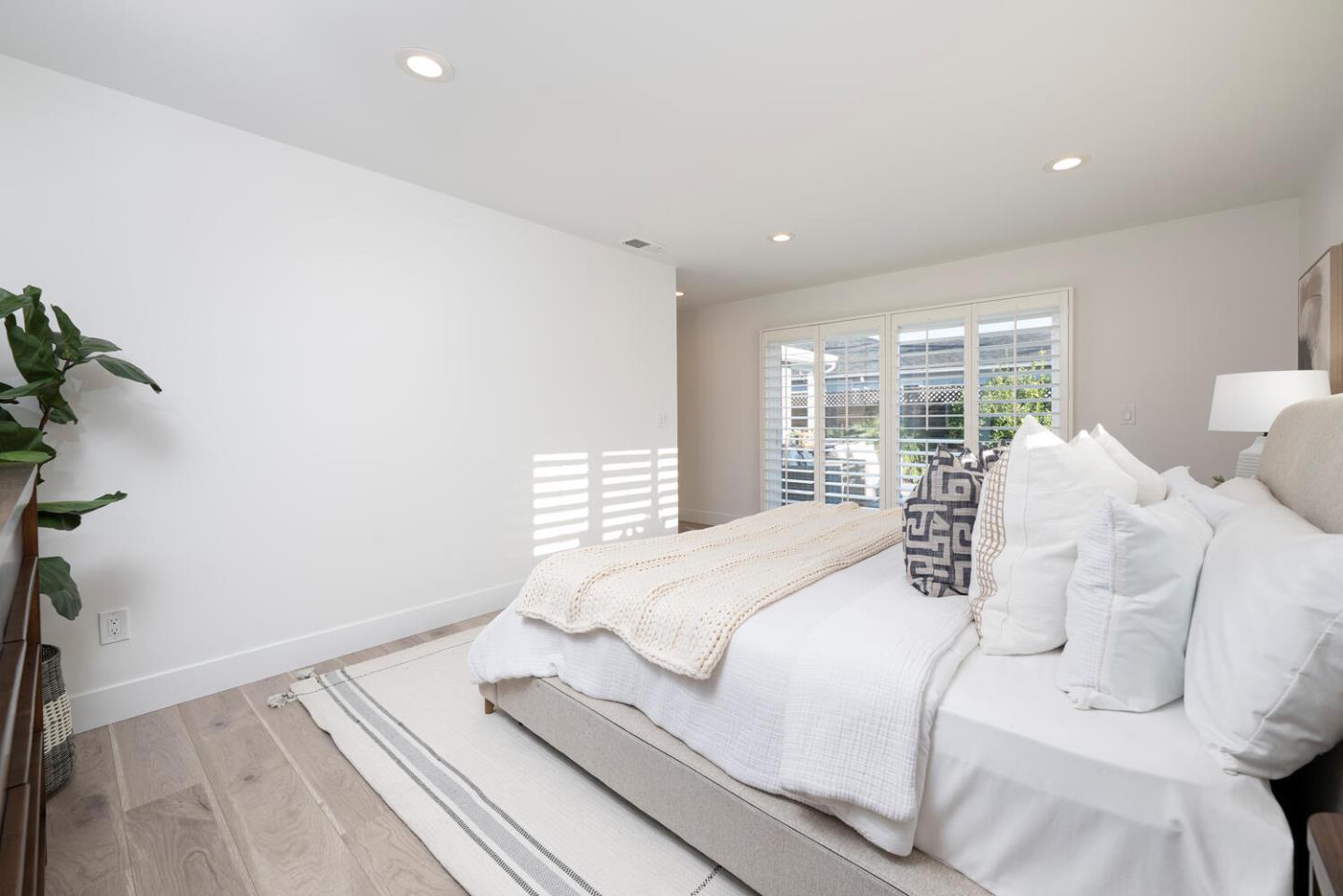 Detail Gallery Image 14 of 23 For 1640 Connecticut Dr, Redwood City,  CA 94061 - 3 Beds | 2 Baths