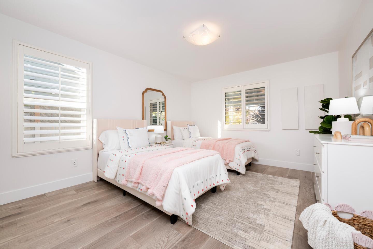 Detail Gallery Image 17 of 23 For 1640 Connecticut Dr, Redwood City,  CA 94061 - 3 Beds | 2 Baths