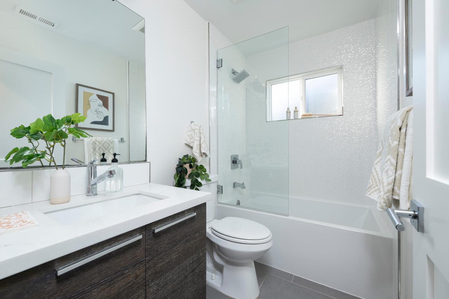 Detail Gallery Image 18 of 23 For 1640 Connecticut Dr, Redwood City,  CA 94061 - 3 Beds | 2 Baths