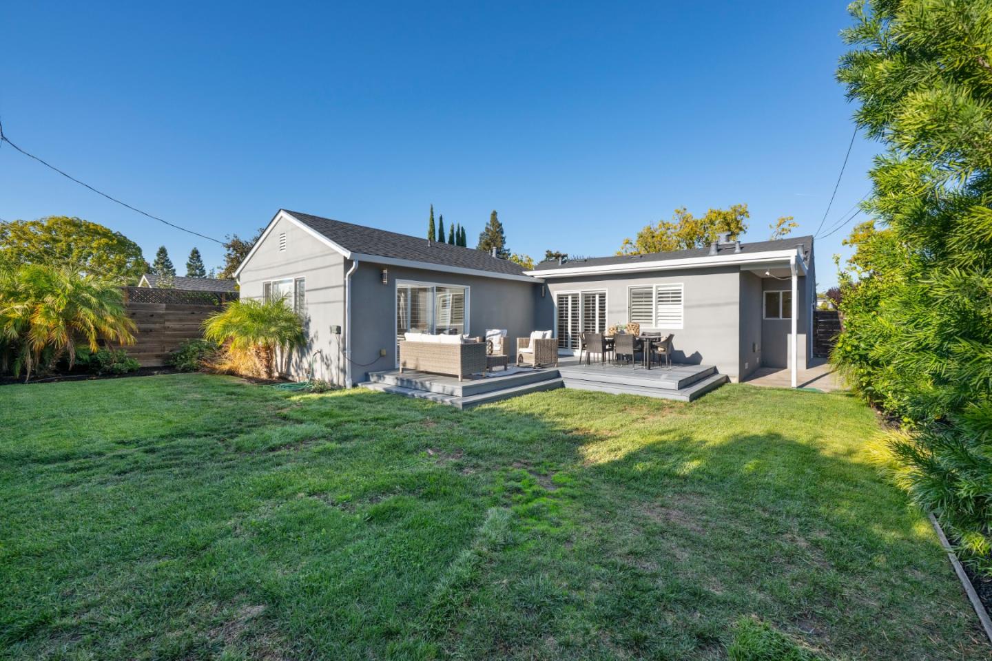 Detail Gallery Image 20 of 23 For 1640 Connecticut Dr, Redwood City,  CA 94061 - 3 Beds | 2 Baths