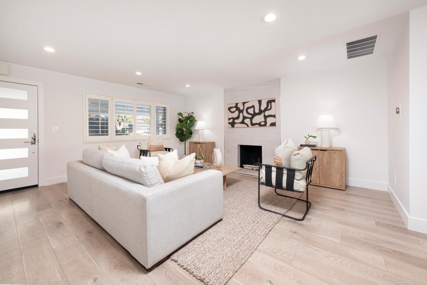 Detail Gallery Image 4 of 23 For 1640 Connecticut Dr, Redwood City,  CA 94061 - 3 Beds | 2 Baths