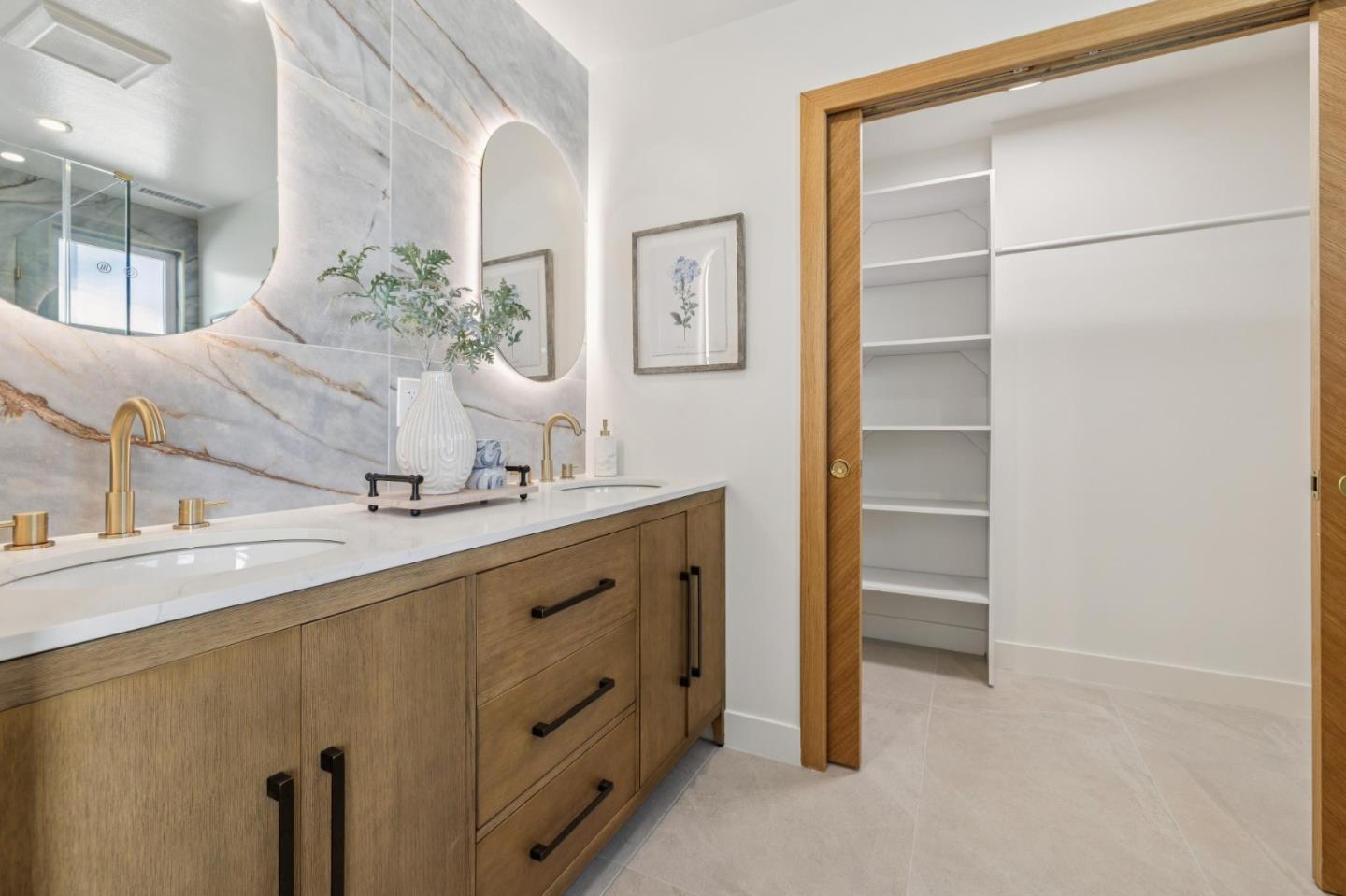 Detail Gallery Image 14 of 26 For 847 Arguello Blvd, Pacifica,  CA 94044 - 4 Beds | 3 Baths