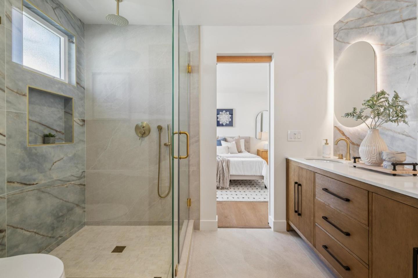 Detail Gallery Image 15 of 26 For 847 Arguello Blvd, Pacifica,  CA 94044 - 4 Beds | 3 Baths