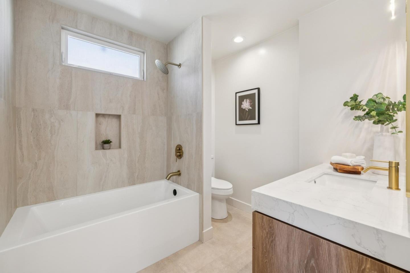 Detail Gallery Image 17 of 26 For 847 Arguello Blvd, Pacifica,  CA 94044 - 4 Beds | 3 Baths