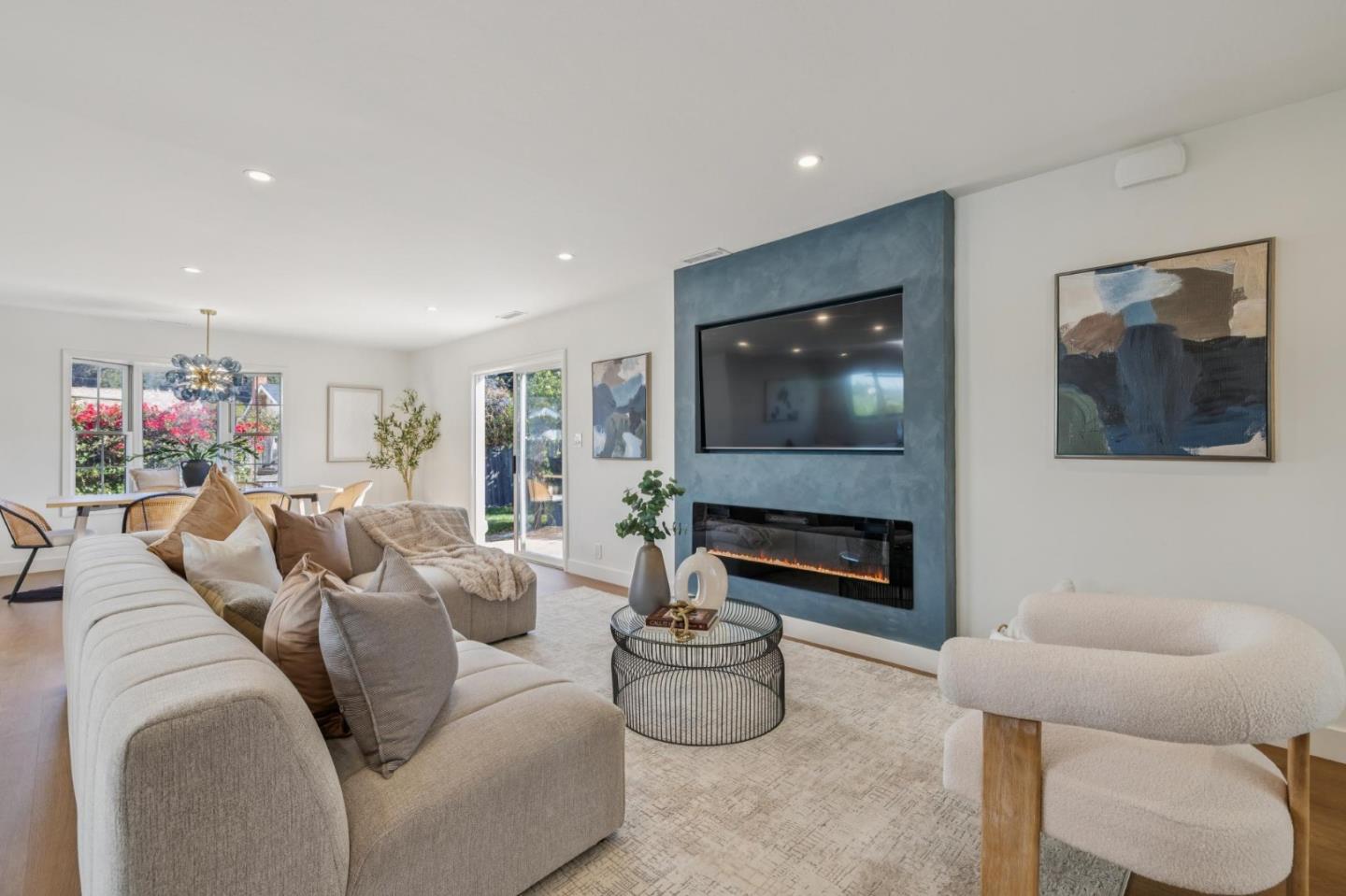 Detail Gallery Image 3 of 26 For 847 Arguello Blvd, Pacifica,  CA 94044 - 4 Beds | 3 Baths