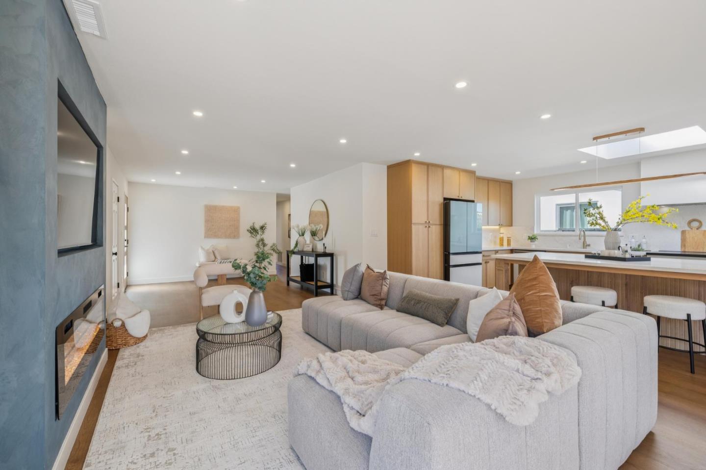 Detail Gallery Image 4 of 26 For 847 Arguello Blvd, Pacifica,  CA 94044 - 4 Beds | 3 Baths