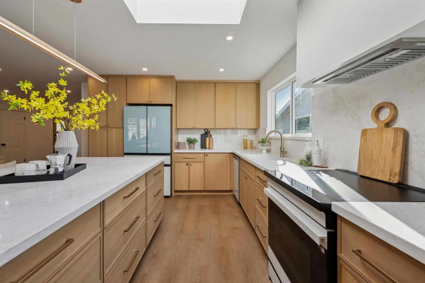 Detail Gallery Image 8 of 26 For 847 Arguello Blvd, Pacifica,  CA 94044 - 4 Beds | 3 Baths