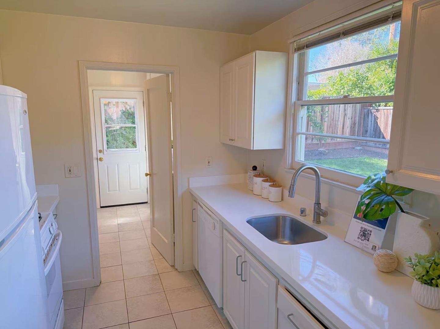 Detail Gallery Image 10 of 25 For 1031 Amarillo Ave, Palo Alto,  CA 94303 - 4 Beds | 2 Baths