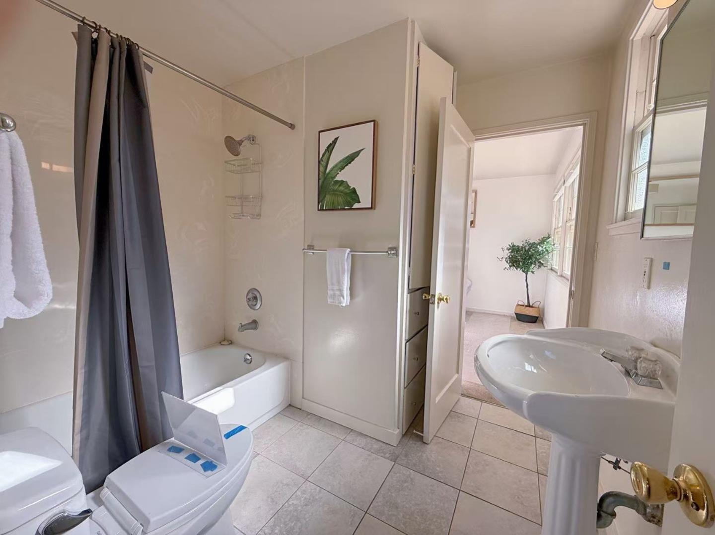 Detail Gallery Image 19 of 25 For 1031 Amarillo Ave, Palo Alto,  CA 94303 - 4 Beds | 2 Baths