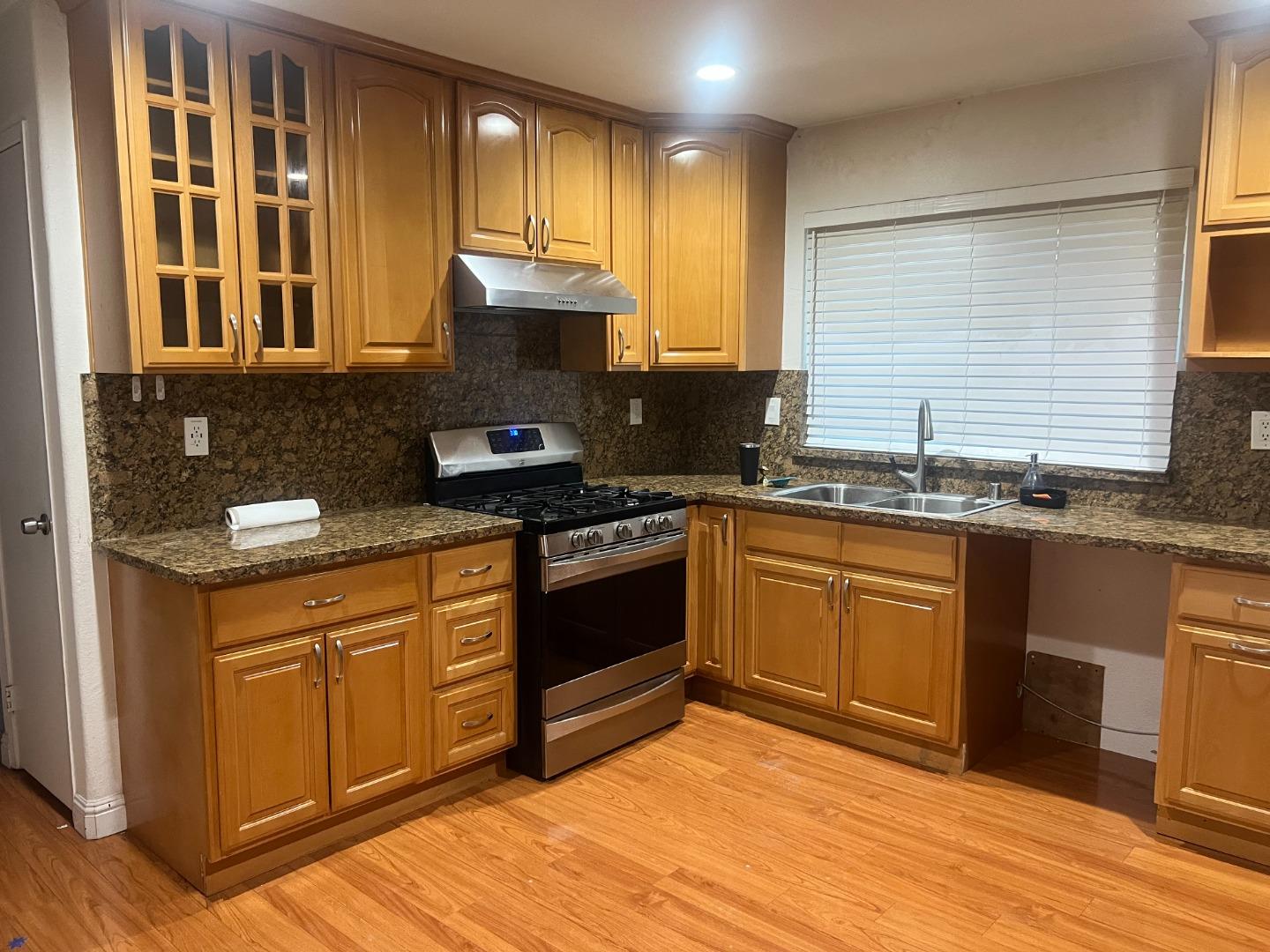 Detail Gallery Image 2 of 4 For 33710 Shylock Dr, Fremont,  CA 94555 - 3 Beds | 2 Baths