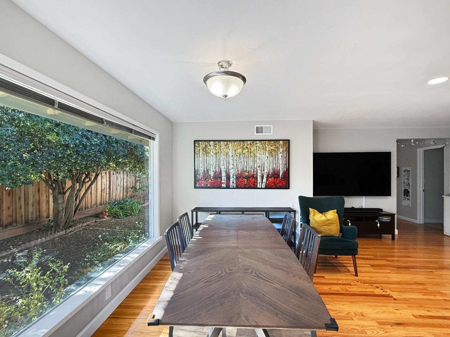 Detail Gallery Image 5 of 10 For 225 Lauella Ct, Mountain View,  CA 94041 - 3 Beds | 2 Baths