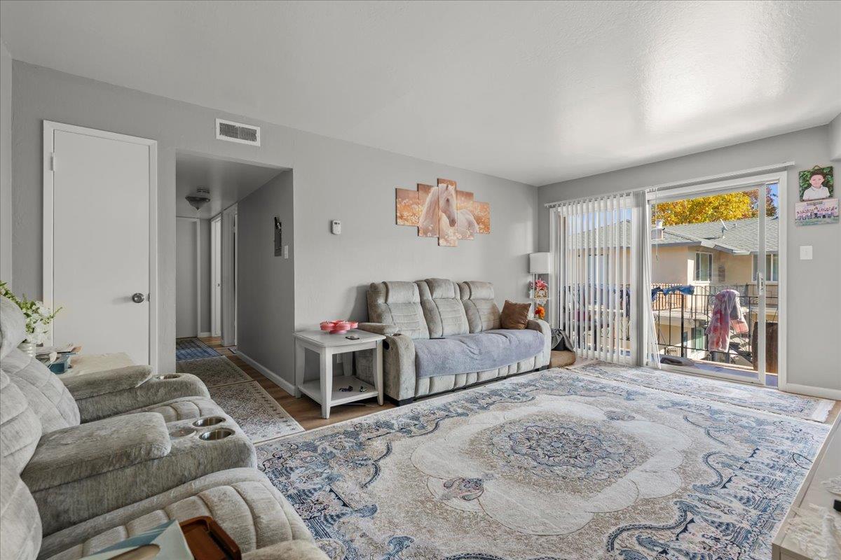 Detail Gallery Image 10 of 16 For 642 Kirkland Dr, Sunnyvale,  CA 94087 - – Beds | – Baths