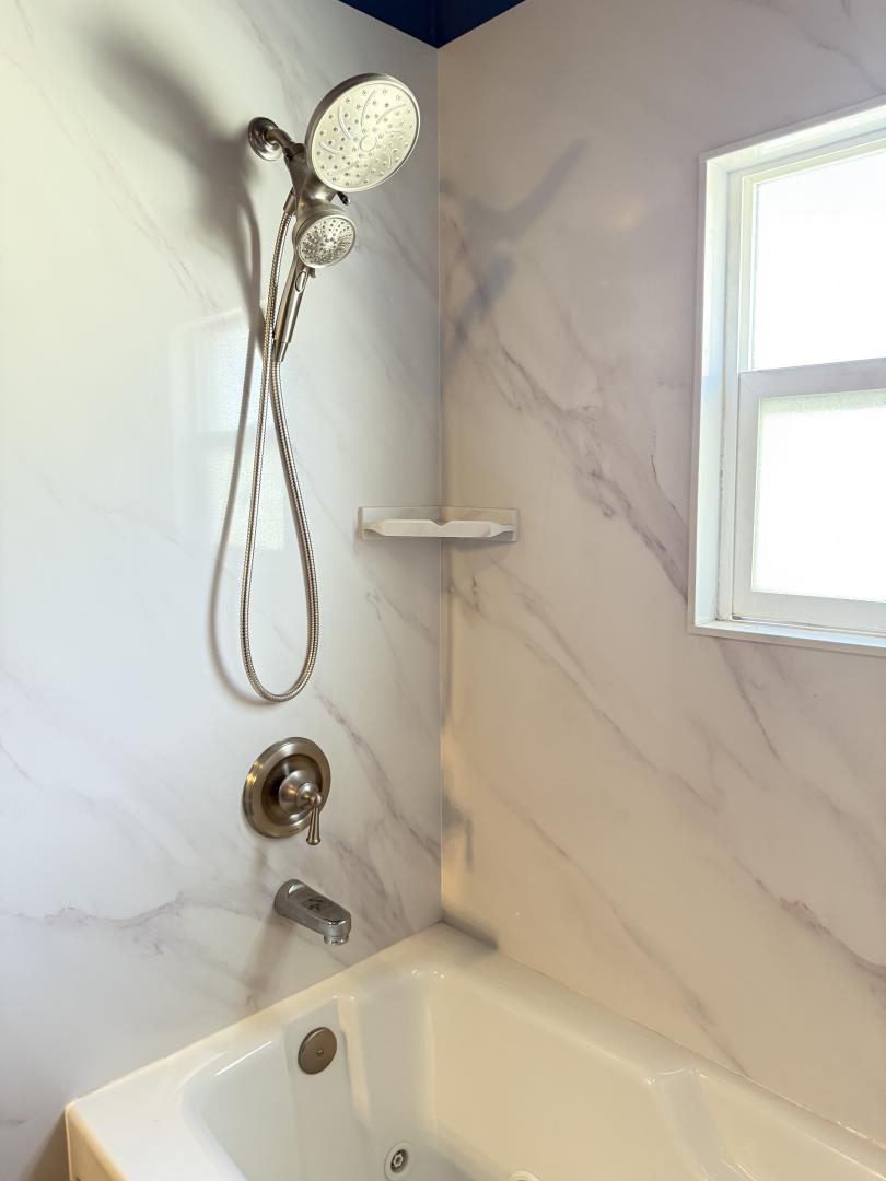 Detail Gallery Image 4 of 8 For 2841 Filbert St, Oakland,  CA 94608 - 3 Beds | 3 Baths