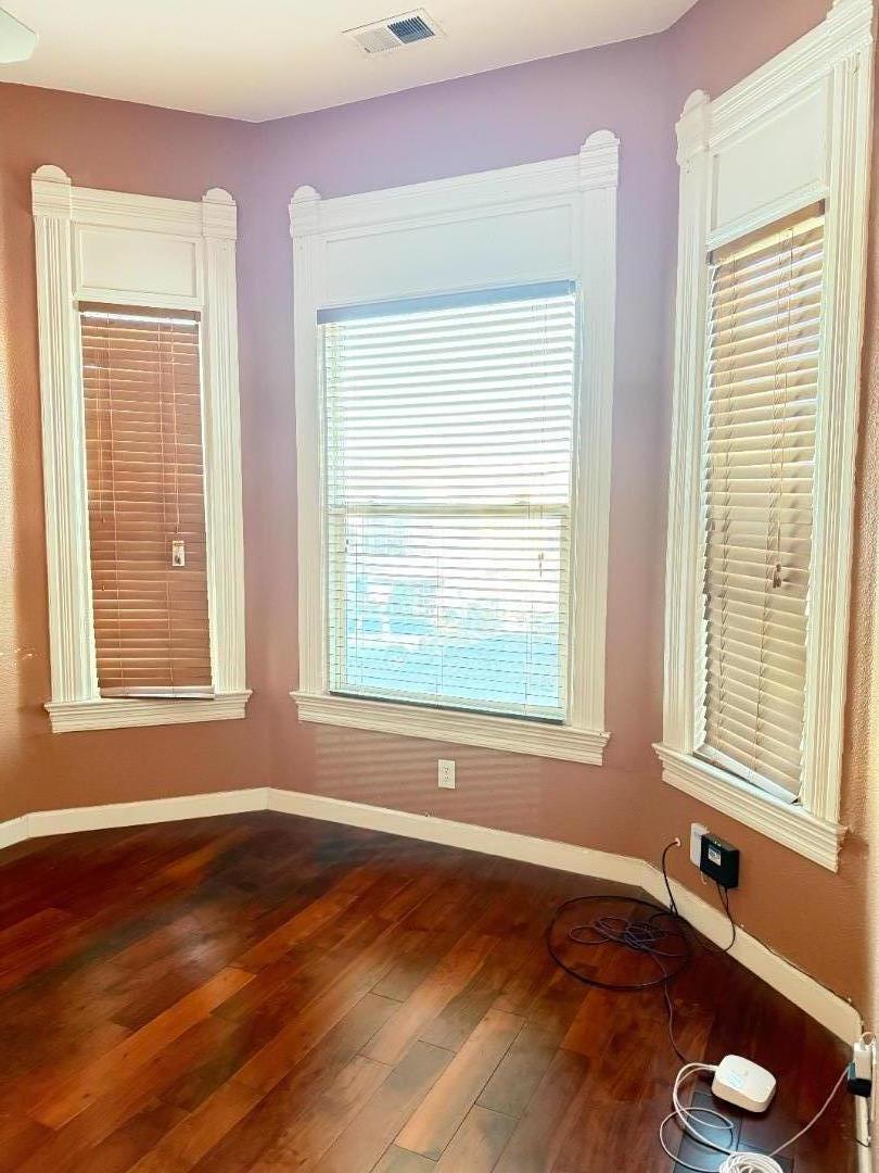 Detail Gallery Image 6 of 8 For 2841 Filbert St, Oakland,  CA 94608 - 3 Beds | 3 Baths