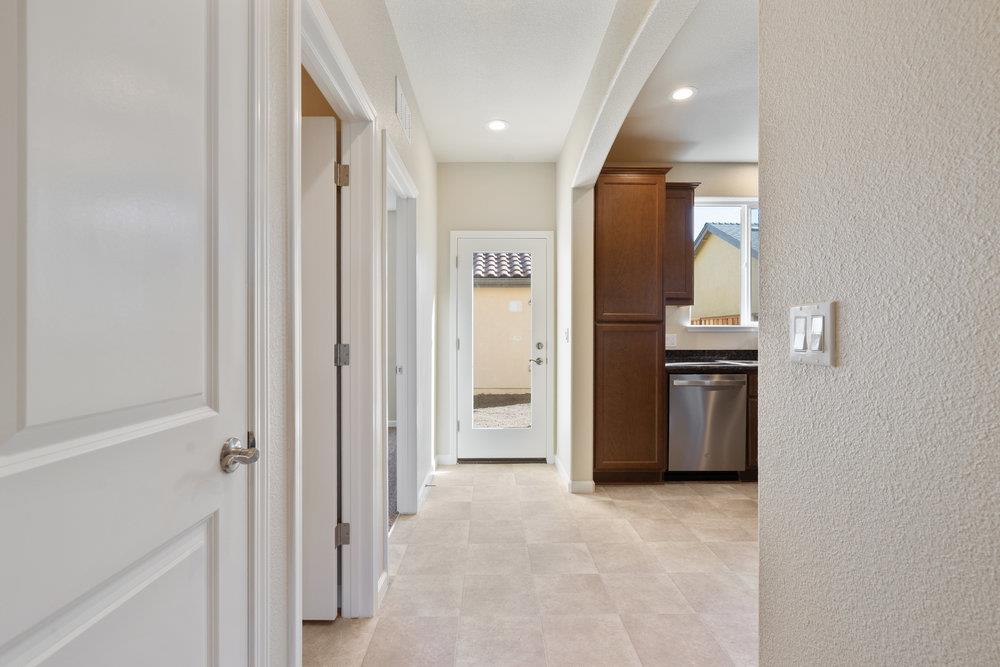 Detail Gallery Image 10 of 24 For 778 Livingston Ave, King City,  CA 93930 - 4 Beds | 3 Baths