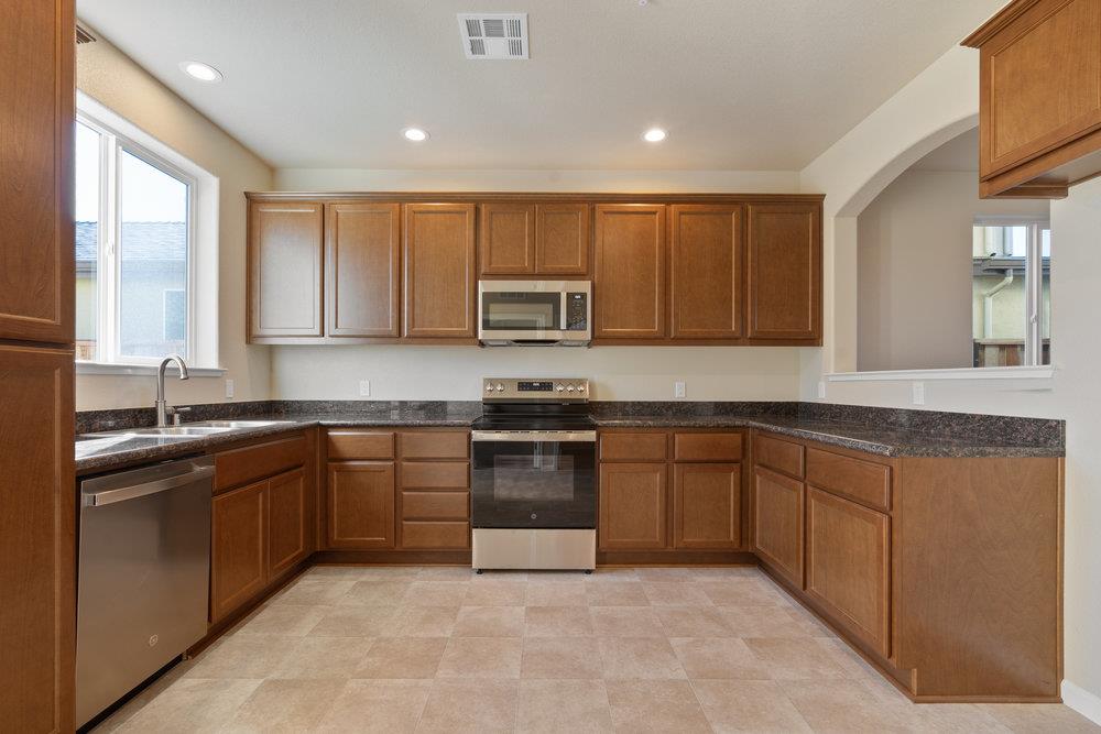 Detail Gallery Image 11 of 24 For 778 Livingston Ave, King City,  CA 93930 - 4 Beds | 3 Baths