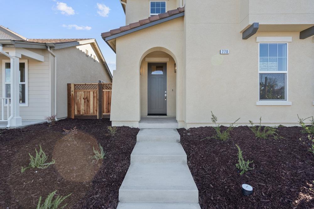 Detail Gallery Image 3 of 24 For 778 Livingston Ave, King City,  CA 93930 - 4 Beds | 3 Baths