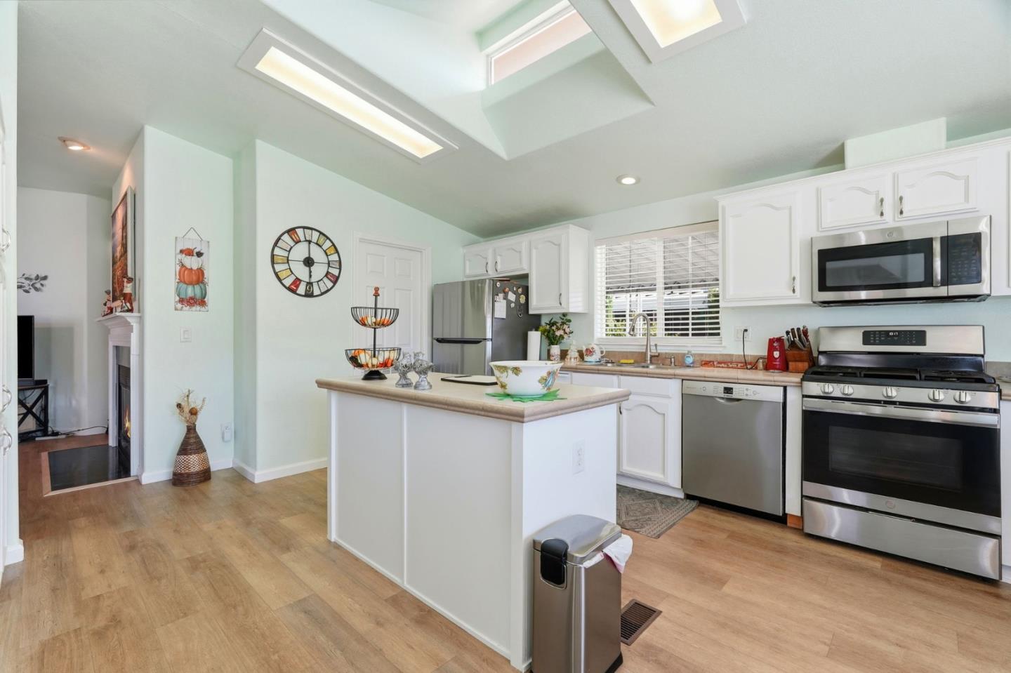 Detail Gallery Image 9 of 34 For 845 Villa Teresa Way #845,  San Jose,  CA 95123 - 3 Beds | 2 Baths