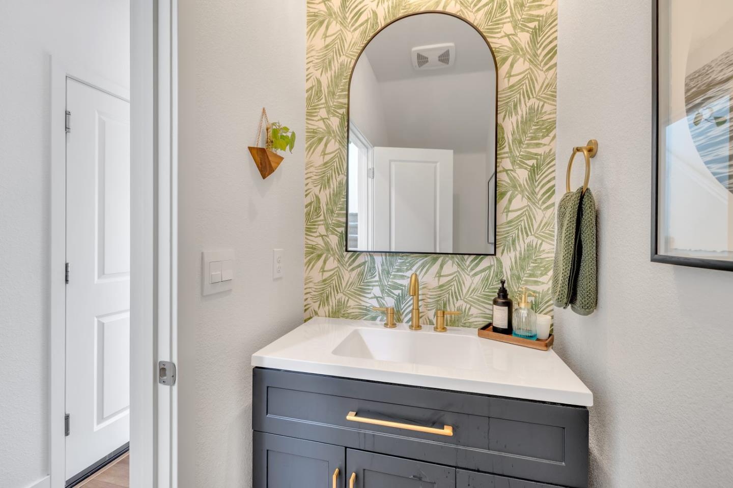 Detail Gallery Image 12 of 38 For 670 Wickham Ct, Gilroy,  CA 95020 - 3 Beds | 2/1 Baths