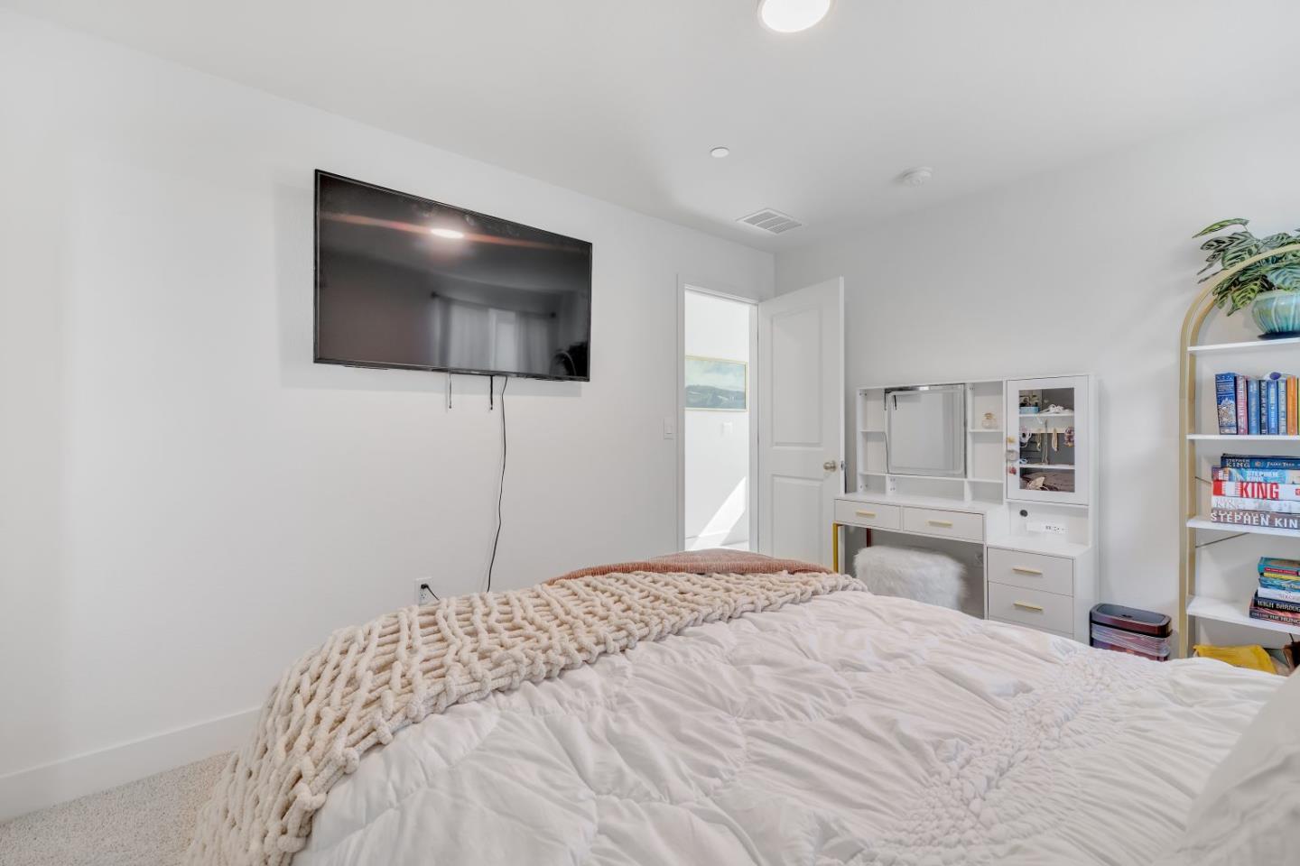 Detail Gallery Image 16 of 38 For 670 Wickham Ct, Gilroy,  CA 95020 - 3 Beds | 2/1 Baths