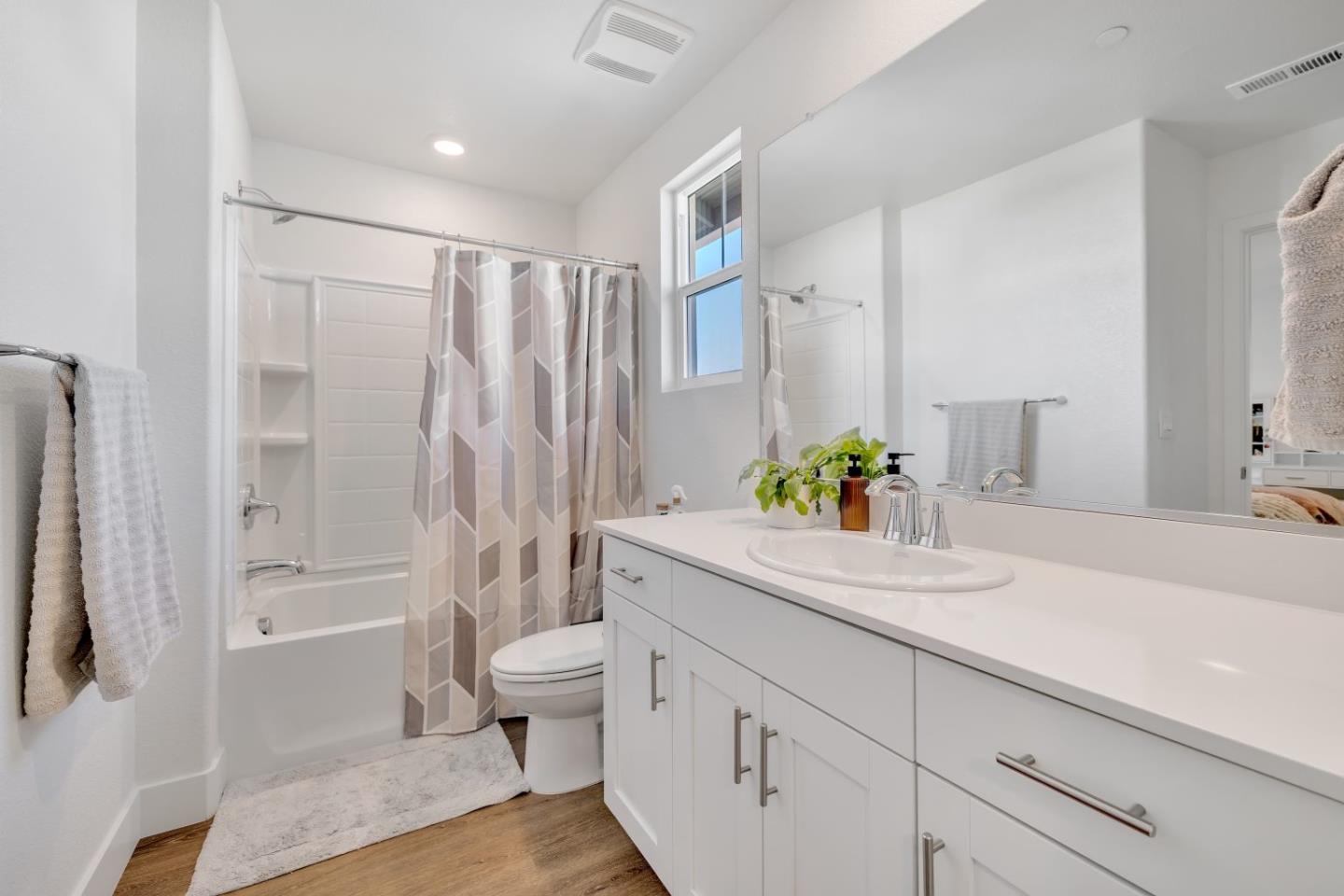 Detail Gallery Image 17 of 38 For 670 Wickham Ct, Gilroy,  CA 95020 - 3 Beds | 2/1 Baths