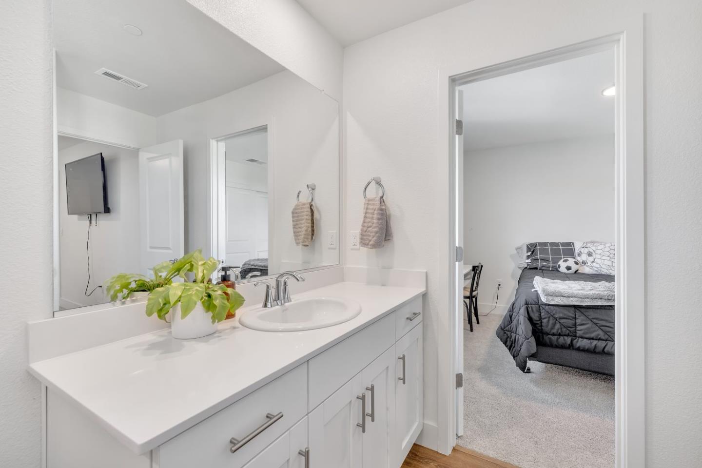 Detail Gallery Image 18 of 38 For 670 Wickham Ct, Gilroy,  CA 95020 - 3 Beds | 2/1 Baths