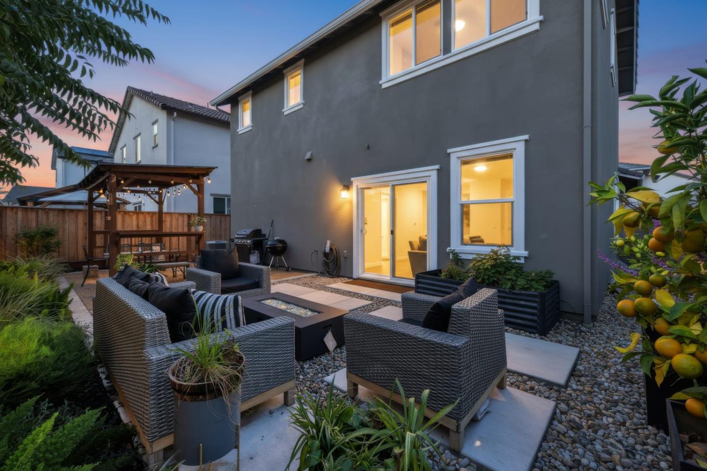 Detail Gallery Image 2 of 38 For 670 Wickham Ct, Gilroy,  CA 95020 - 3 Beds | 2/1 Baths