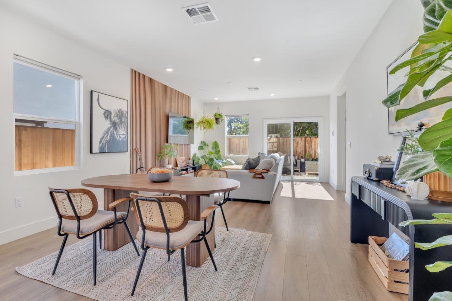 Detail Gallery Image 3 of 38 For 670 Wickham Ct, Gilroy,  CA 95020 - 3 Beds | 2/1 Baths