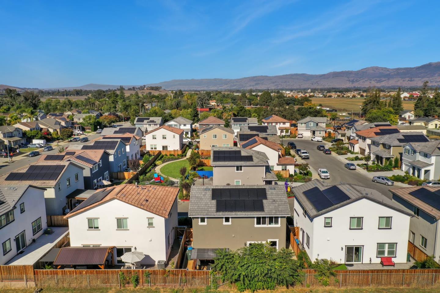 Detail Gallery Image 34 of 38 For 670 Wickham Ct, Gilroy,  CA 95020 - 3 Beds | 2/1 Baths