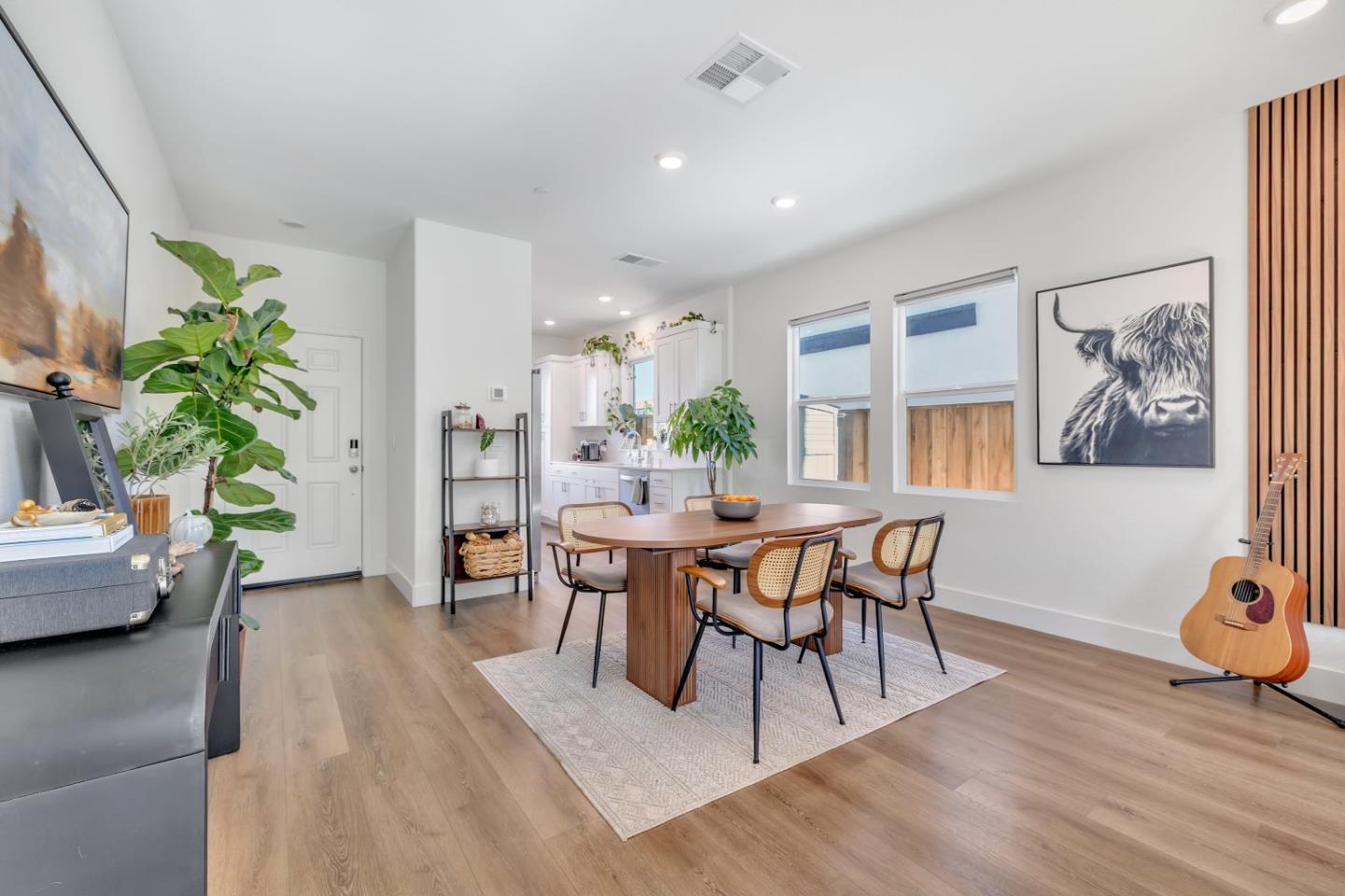 Detail Gallery Image 4 of 38 For 670 Wickham Ct, Gilroy,  CA 95020 - 3 Beds | 2/1 Baths