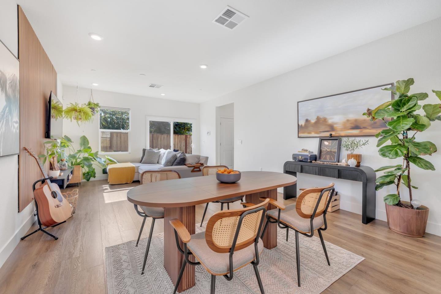 Detail Gallery Image 5 of 38 For 670 Wickham Ct, Gilroy,  CA 95020 - 3 Beds | 2/1 Baths