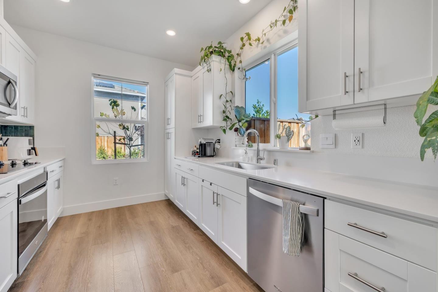 Detail Gallery Image 8 of 38 For 670 Wickham Ct, Gilroy,  CA 95020 - 3 Beds | 2/1 Baths