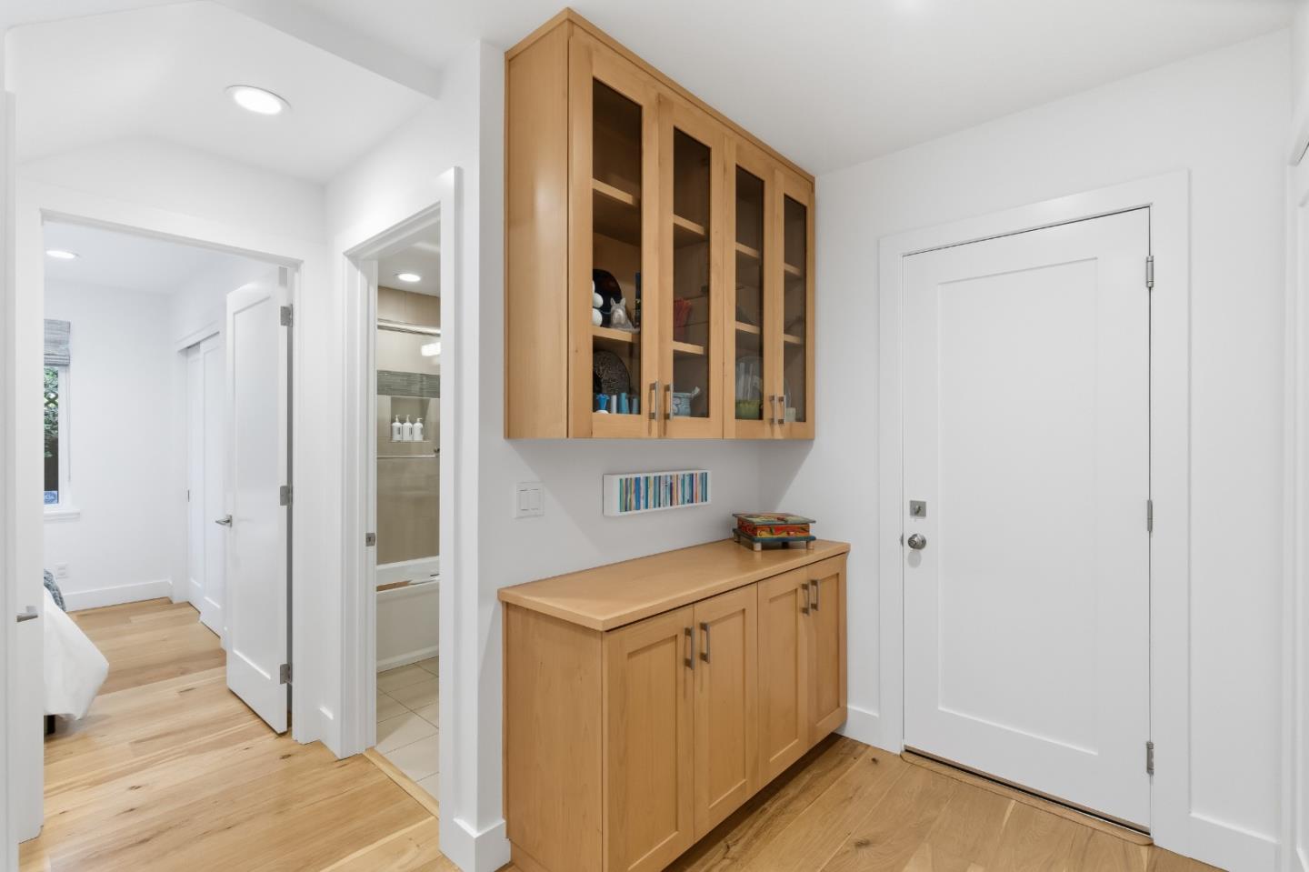 Detail Gallery Image 11 of 41 For 1236 Hoover St, Menlo Park,  CA 94025 - 3 Beds | 3 Baths