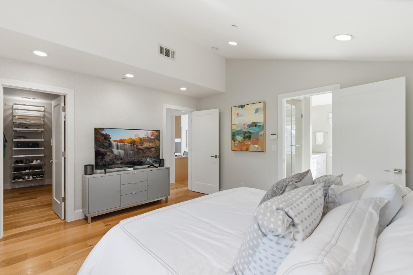 Detail Gallery Image 15 of 41 For 1236 Hoover St, Menlo Park,  CA 94025 - 3 Beds | 3 Baths